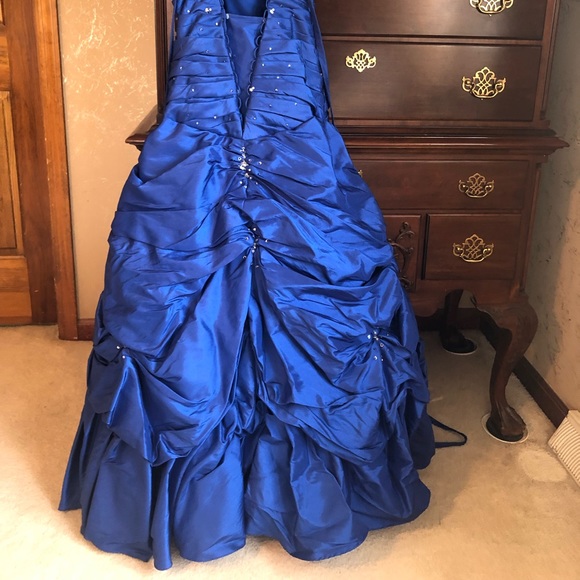 Beautiful blue gown - Picture 14 of 15